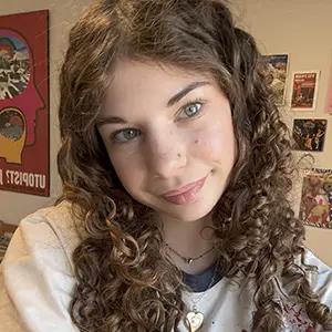 Headshot of Lila Singer