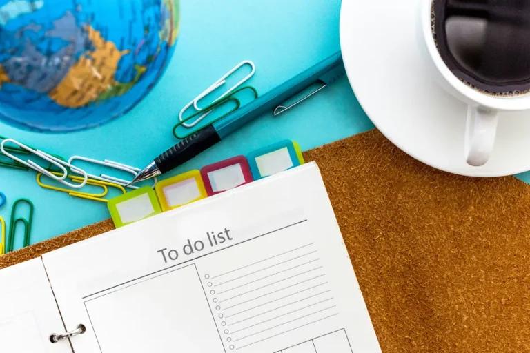 Image of to do list on a desk