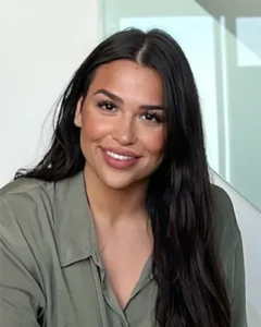 Headshot of therapist Ashlyn