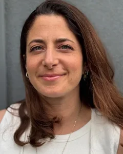 Headshot of Iris Glaser, Therapist, Toronto, Ontario