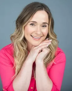 Headshot of Michelle-Fischler, Registered Psychotherapist, Toronto, Ontario, Canada