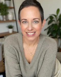 Headshot of therapist Naomi Midanik