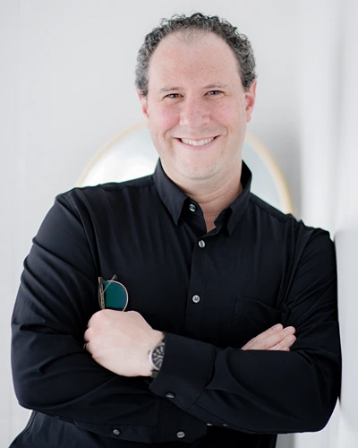 Headshot of Coach Stephen Shedletzky