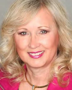 Headshot of Cindy Lea